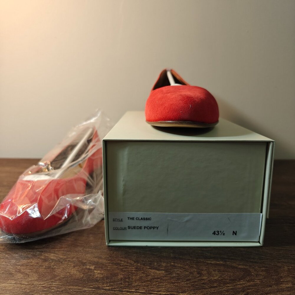 Margaux The Classic in Suede Poppy